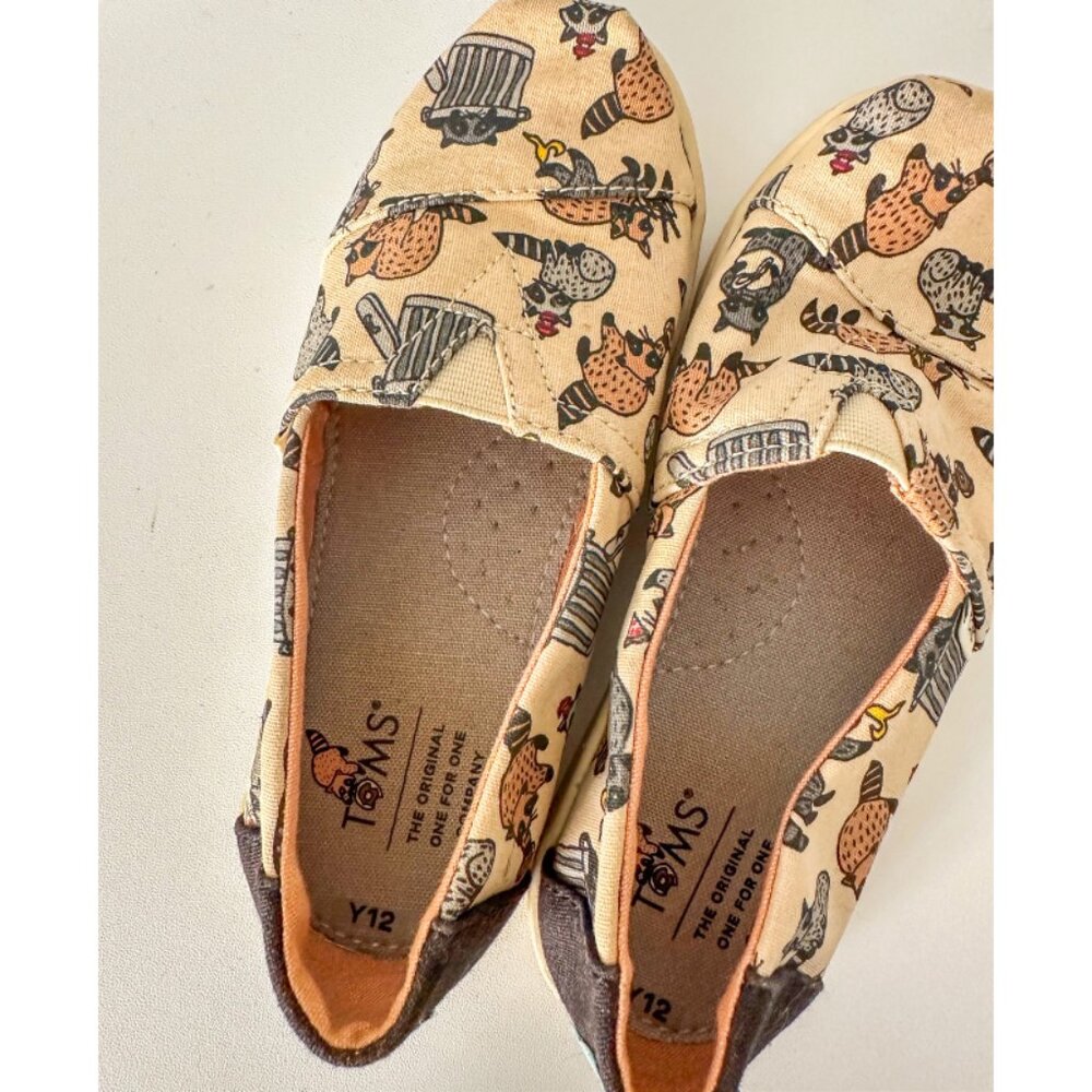 Toms Limited Edition Alpargata Raccoon Print Shoes- Size Youth 12 - NWOT - Picture 10 of 10